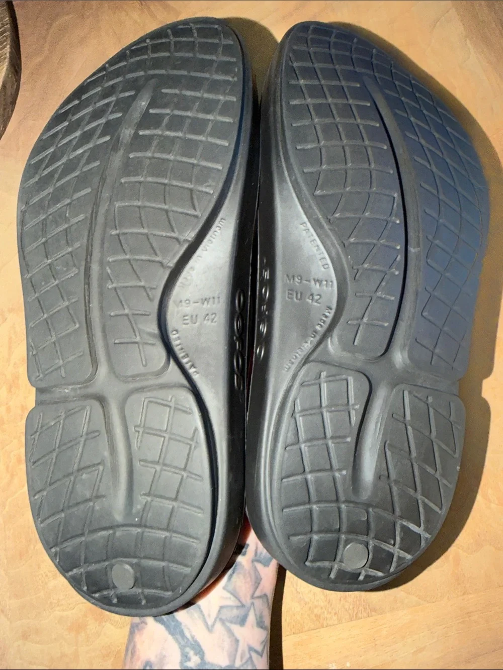 Oofos Ooahh Luxe Slides Size 11
